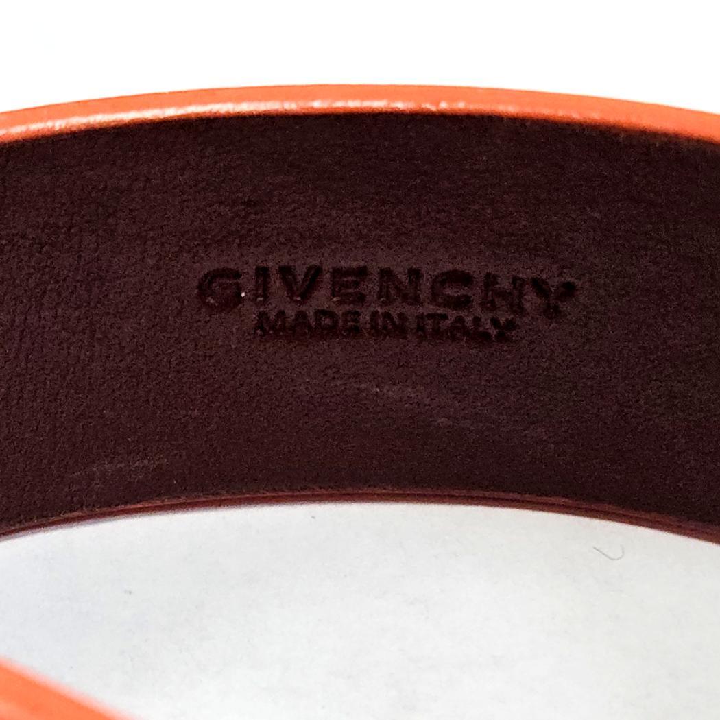 Givenchy Pulsera de cuero naranja con cierre de dientes de tiburón - Made in Italy - Talla 6 en Nuevo estado para la venta en North Miami, FL