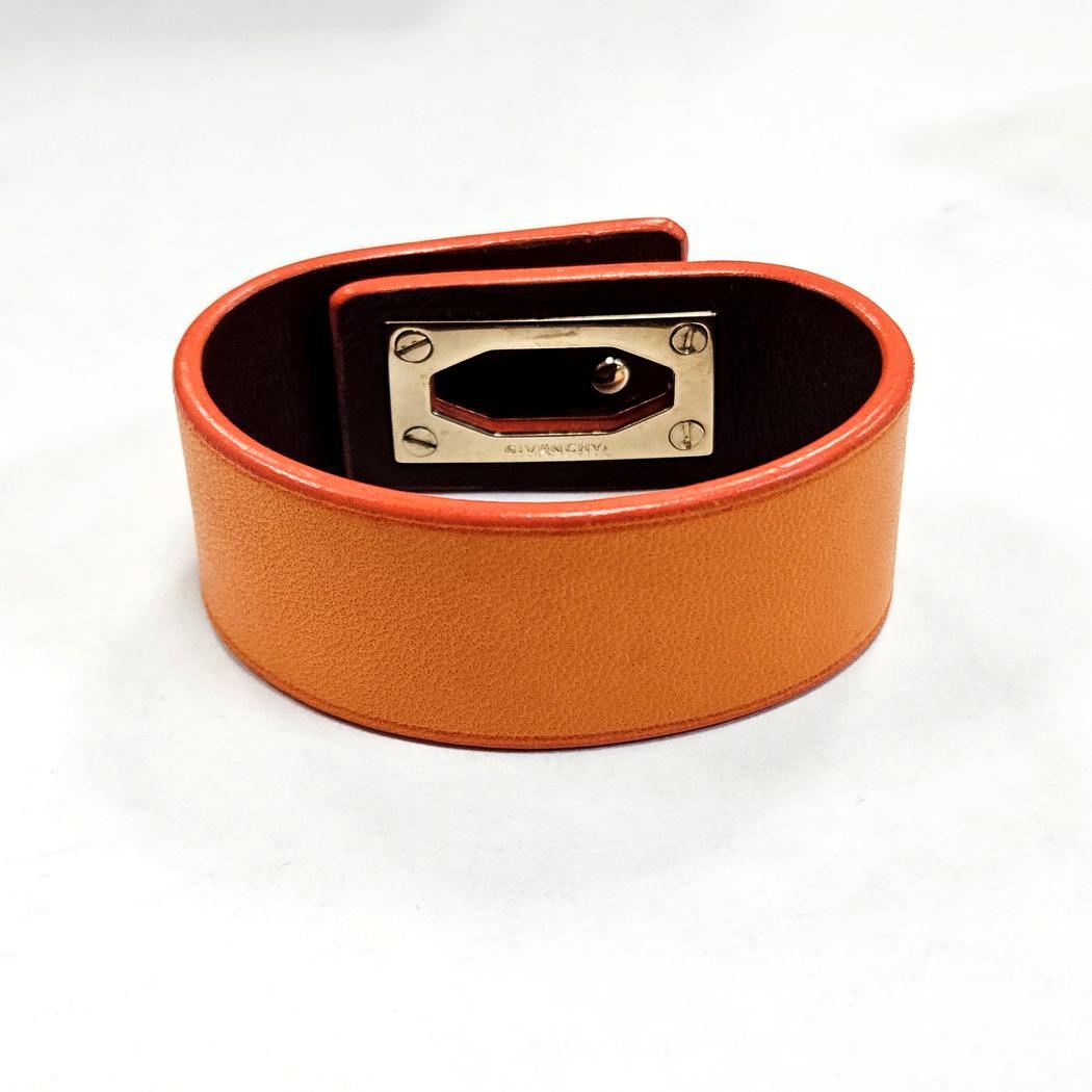 Femenino o masculino Givenchy Pulsera de cuero naranja con cierre de dientes de tiburón - Made in Italy - Talla 6 en venta