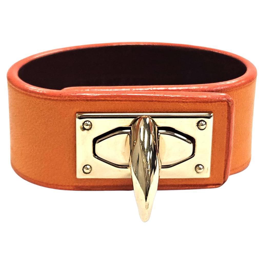 Givenchy Pulsera de cuero naranja con cierre de dientes de tiburón - Made in Italy - Talla 6 en venta