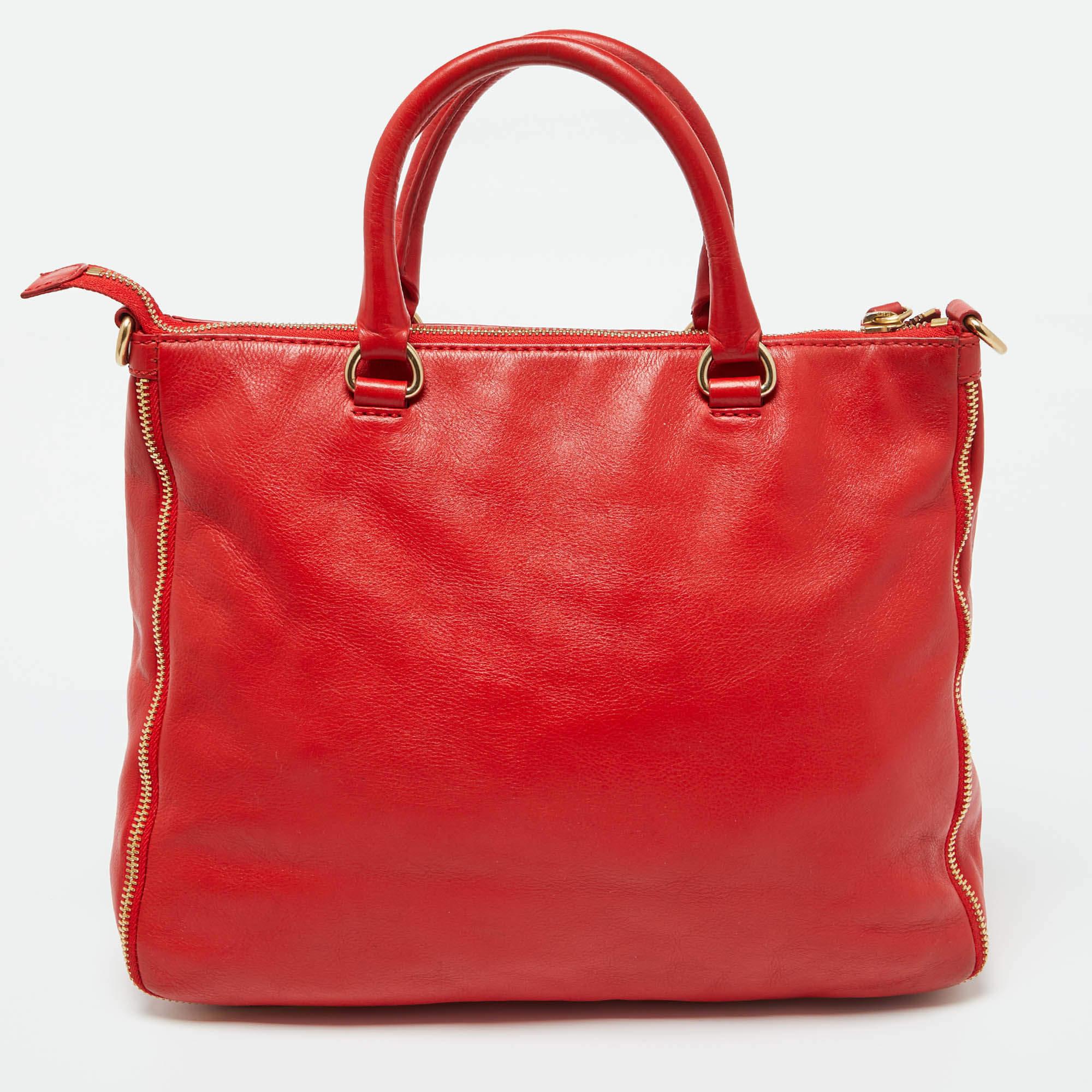 Givenchy Orange Leather Zip Tote In Fair Condition In Dubai, Al Qouz 2