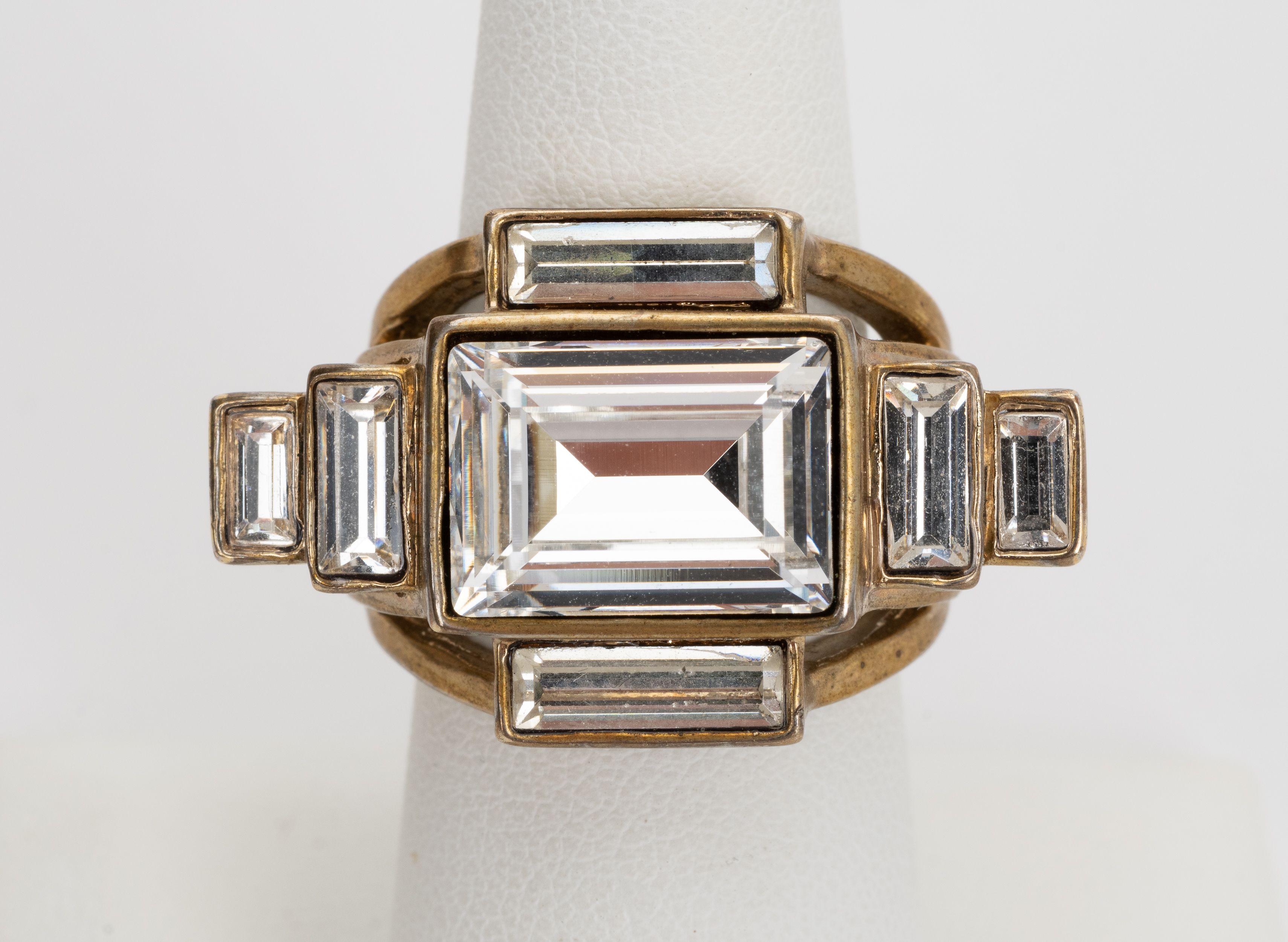 The Givenchy large Cocktail Ring with silver hardware is a great statement piece. Size 7.25. Please refer to photos for patin and metal tarnish. Comes with velvet pouch .