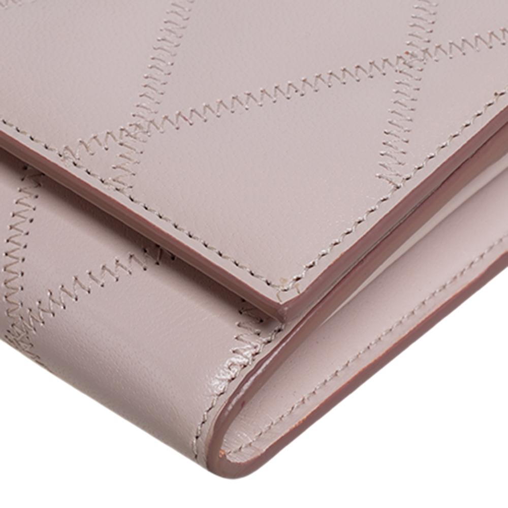 Givenchy Pale Pink Leather GV3 Wallet On Chain In Good Condition In Dubai, Al Qouz 2