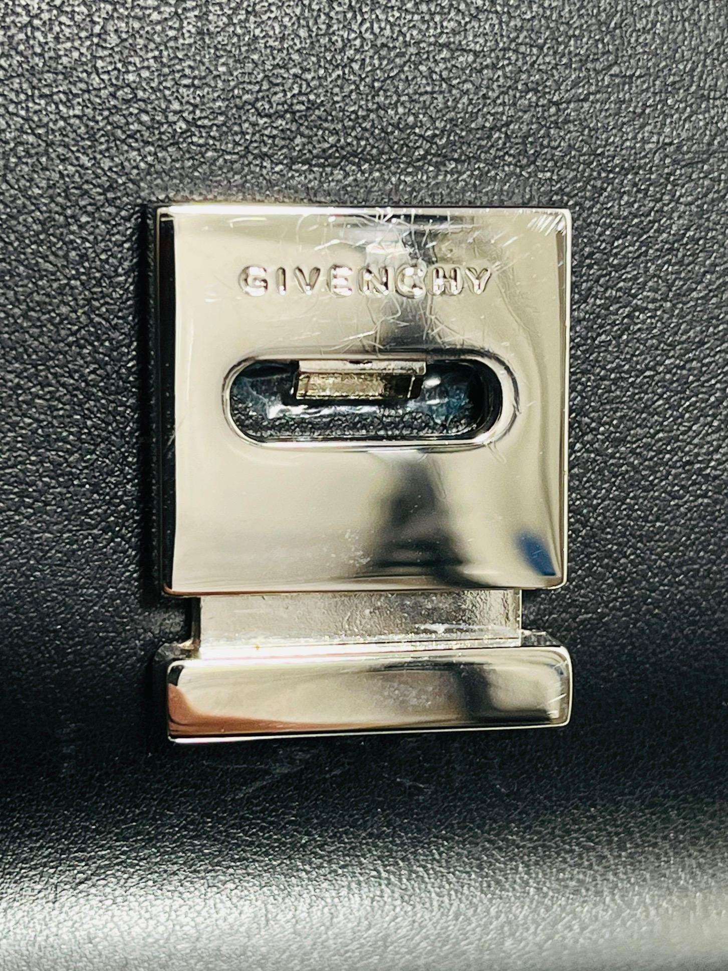 Givenchy Pandora Box Logo en cuir en vente 3