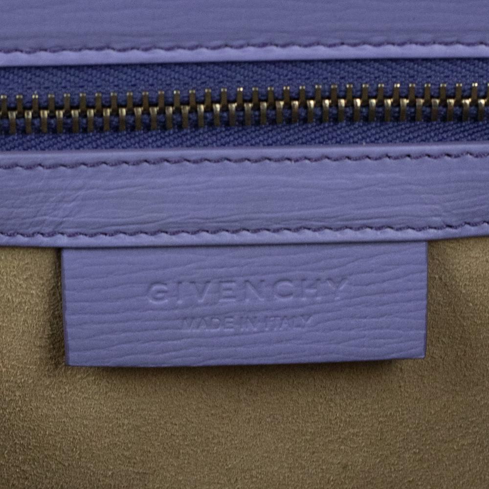 GIVENCHY pandora Shoulder bag in Purple Leather In New Condition In Clichy, FR