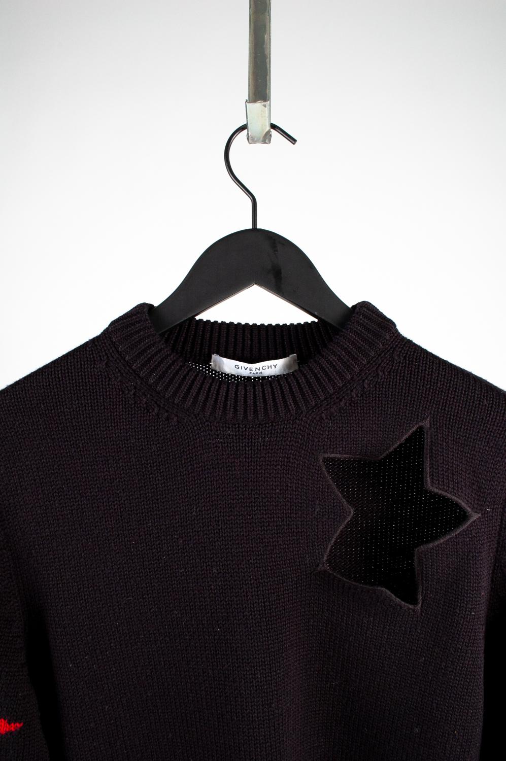 Givenchy Paris Men Sweater AW17 Knit Stars Part Cut-out, Size S/M, S530 In Excellent Condition For Sale In Kaunas, LT
