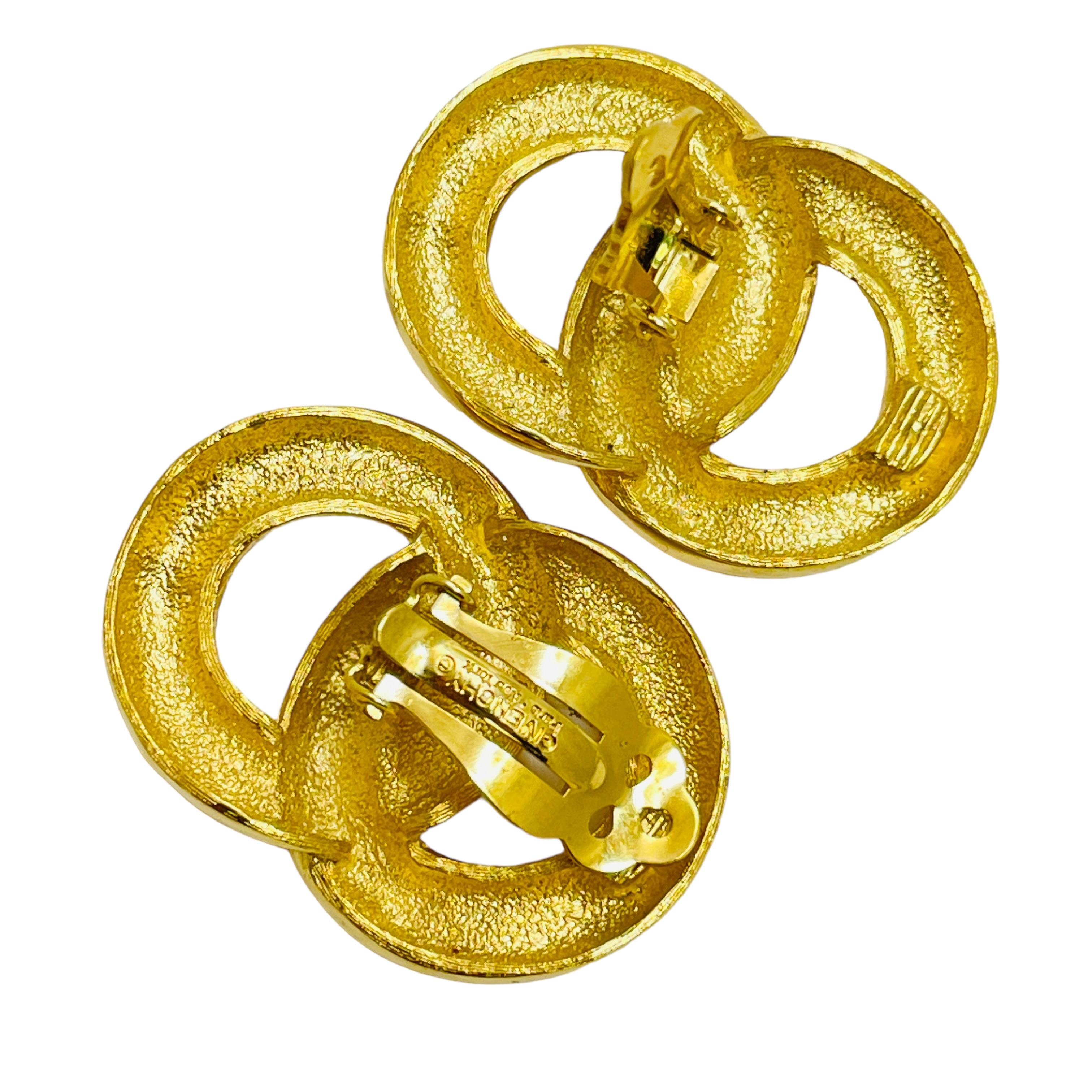 GIVENCHY Paris New York - Boucles d'oreilles à clip en chaîne dorée signées Givenchy Pour femmes en vente