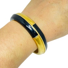 Bracelet manchette de créateur GIVENCHY Paris New York, en émail plaqué or mat