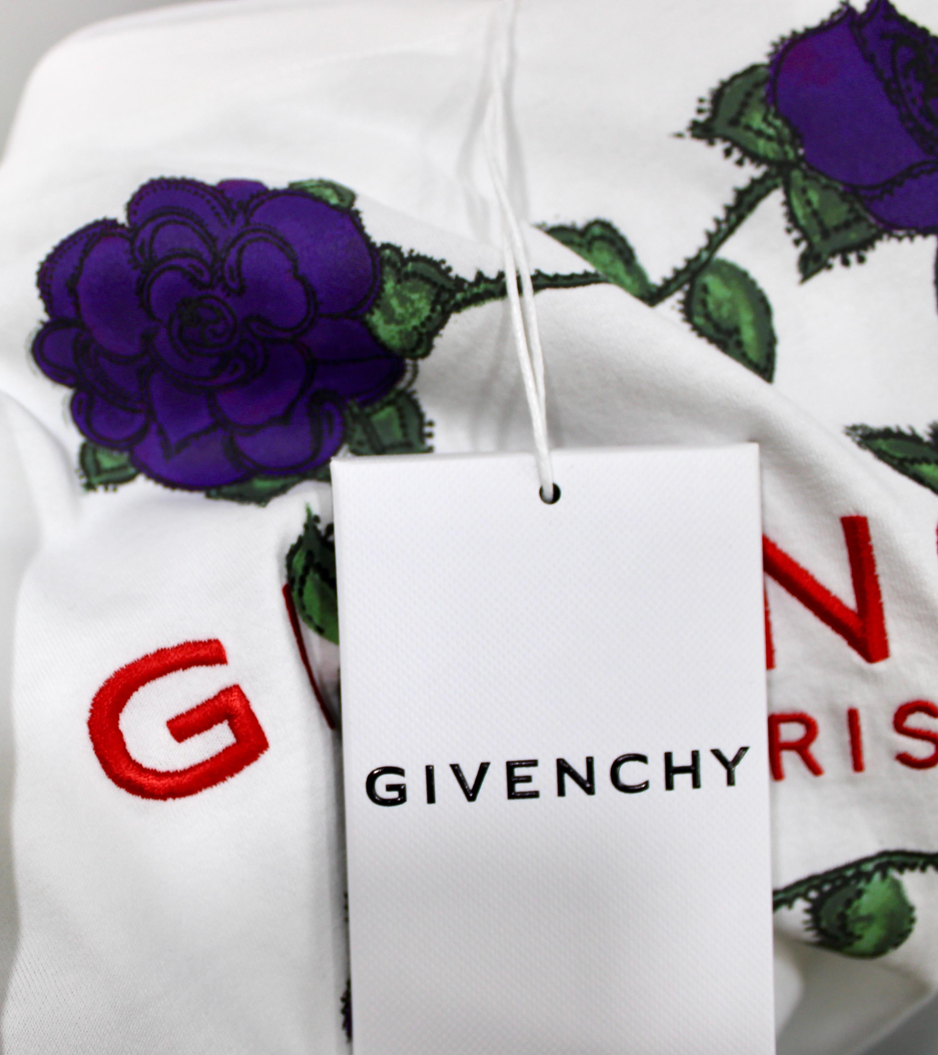 Maglietta Givenchy Paris con stampa di rose viola in vendita 2