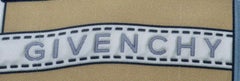 Givenchy Paris, Halstuch mit Gürtel und Schnallenmotiven