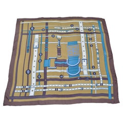 Givenchy Paris, Halstuch mit Gürtel und Schnallenmotiven