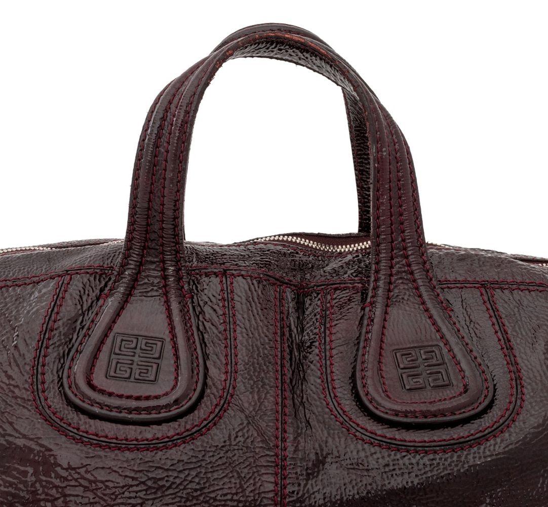 Givenchy Crinkled Patent Leder Nightingale Satchel, in braun, mit oberen Griffen und Schulterriemen, Silber-Ton-Hardware, Top-Reißverschlussöffnung zu hellbraunem Baumwollfutter mit einzelnen Reißverschlusstasche und zwei Ärmeltaschen, markiert