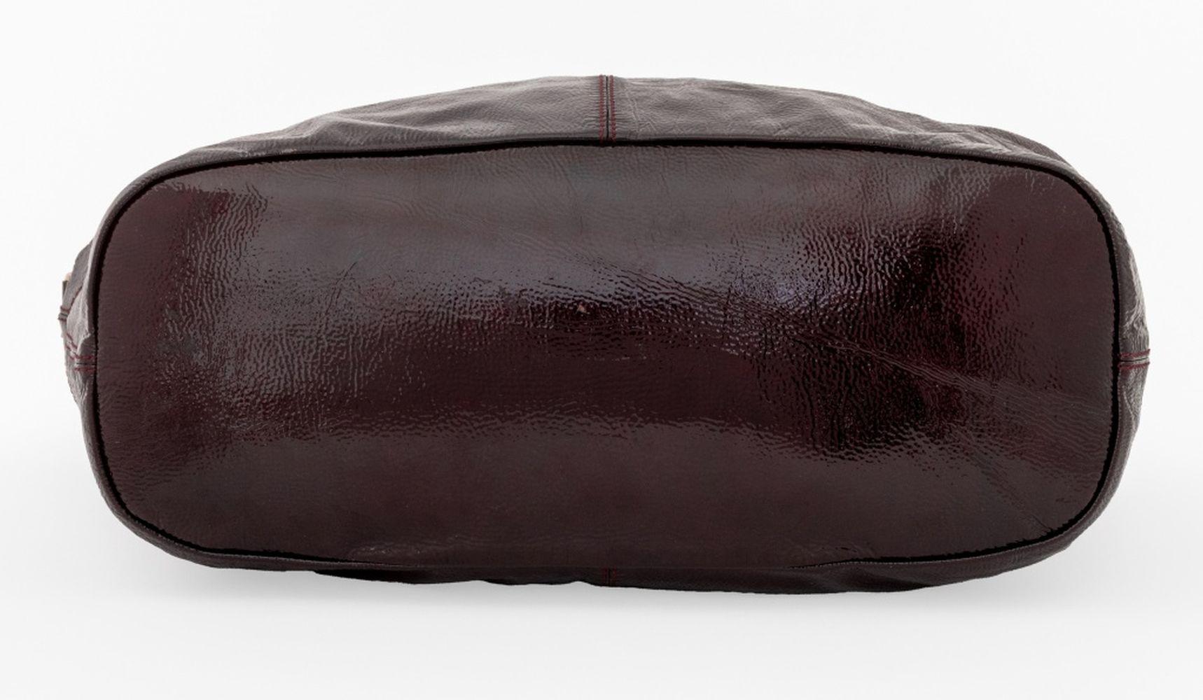 Givenchy Nightingale-Umhängetasche aus Lackleder im Angebot 4
