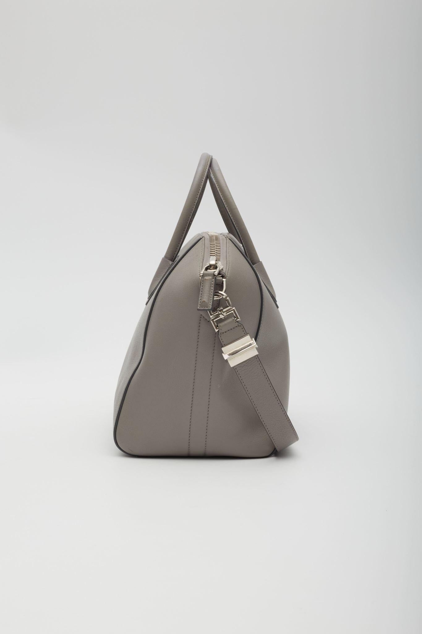 Givenchy Bolso Antigona Piel Gris Perla Mediana 1
