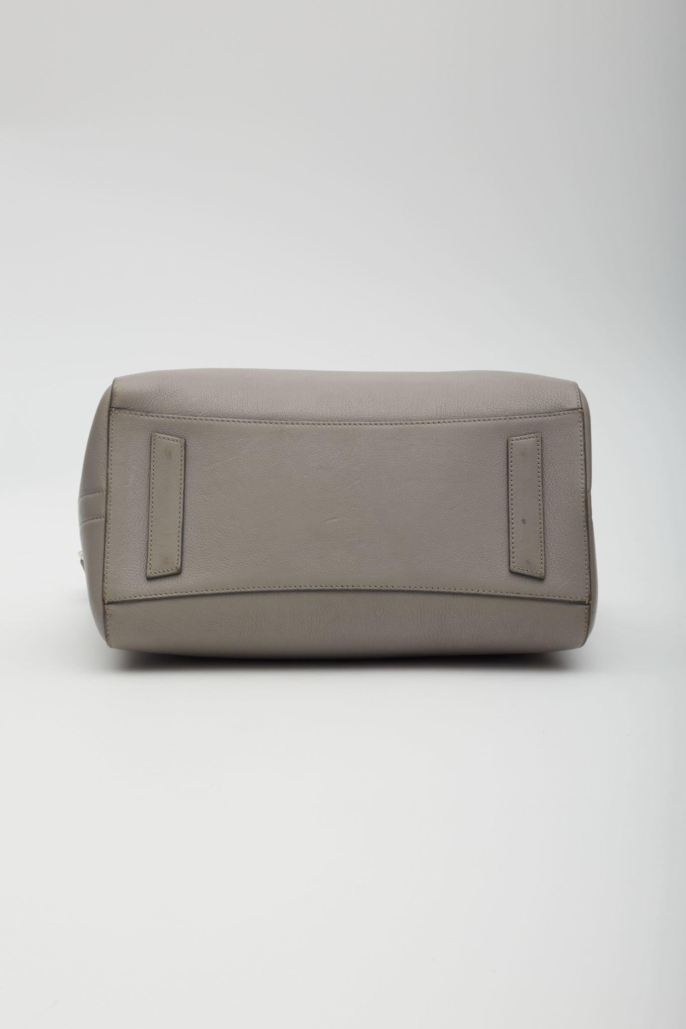 Givenchy Bolso Antigona Piel Gris Perla Mediana 2