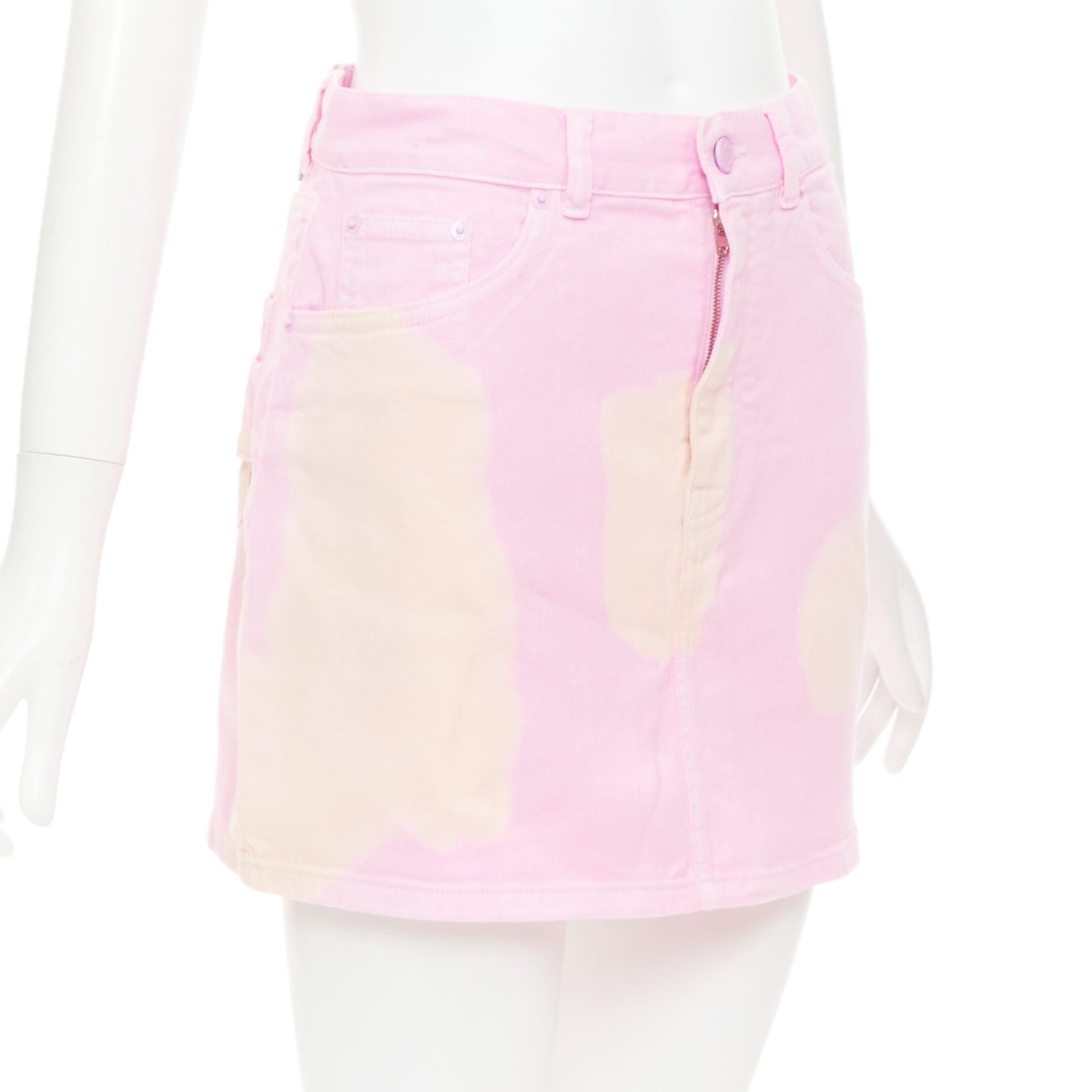 GIVENCHY Rosa Creme Bleiche Patchy Dye Baumwolle Denim kurzer Rock FR36 S (Pink) im Angebot