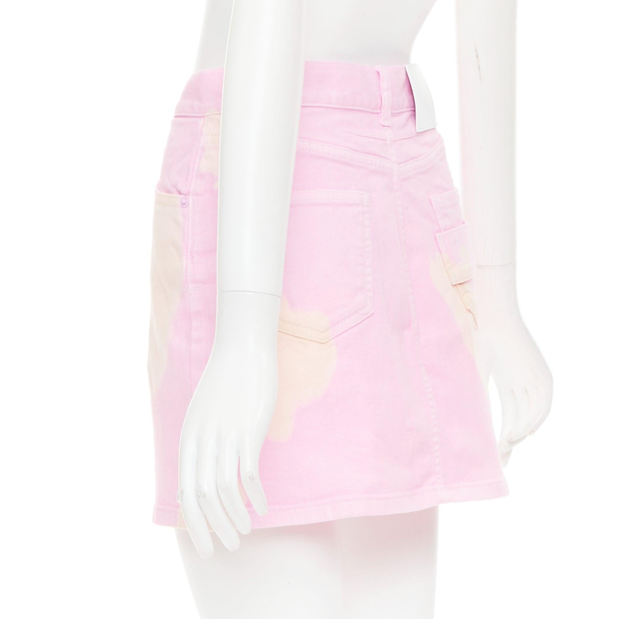GIVENCHY Rosa Creme Bleiche Patchy Dye Baumwolle Denim kurzer Rock FR36 S im Angebot 1