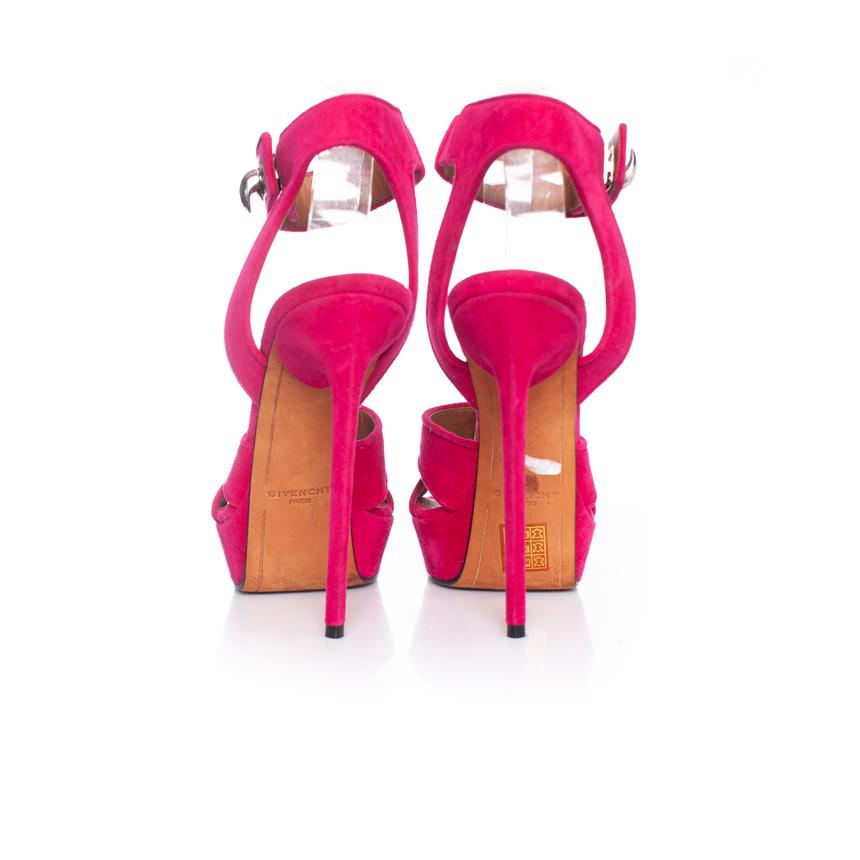 Givenchy, sandales en daim rose à plateforme en forme de requin Pour femmes en vente