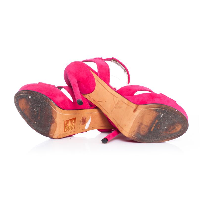 Givenchy, sandales en daim rose à plateforme en forme de requin en vente 2