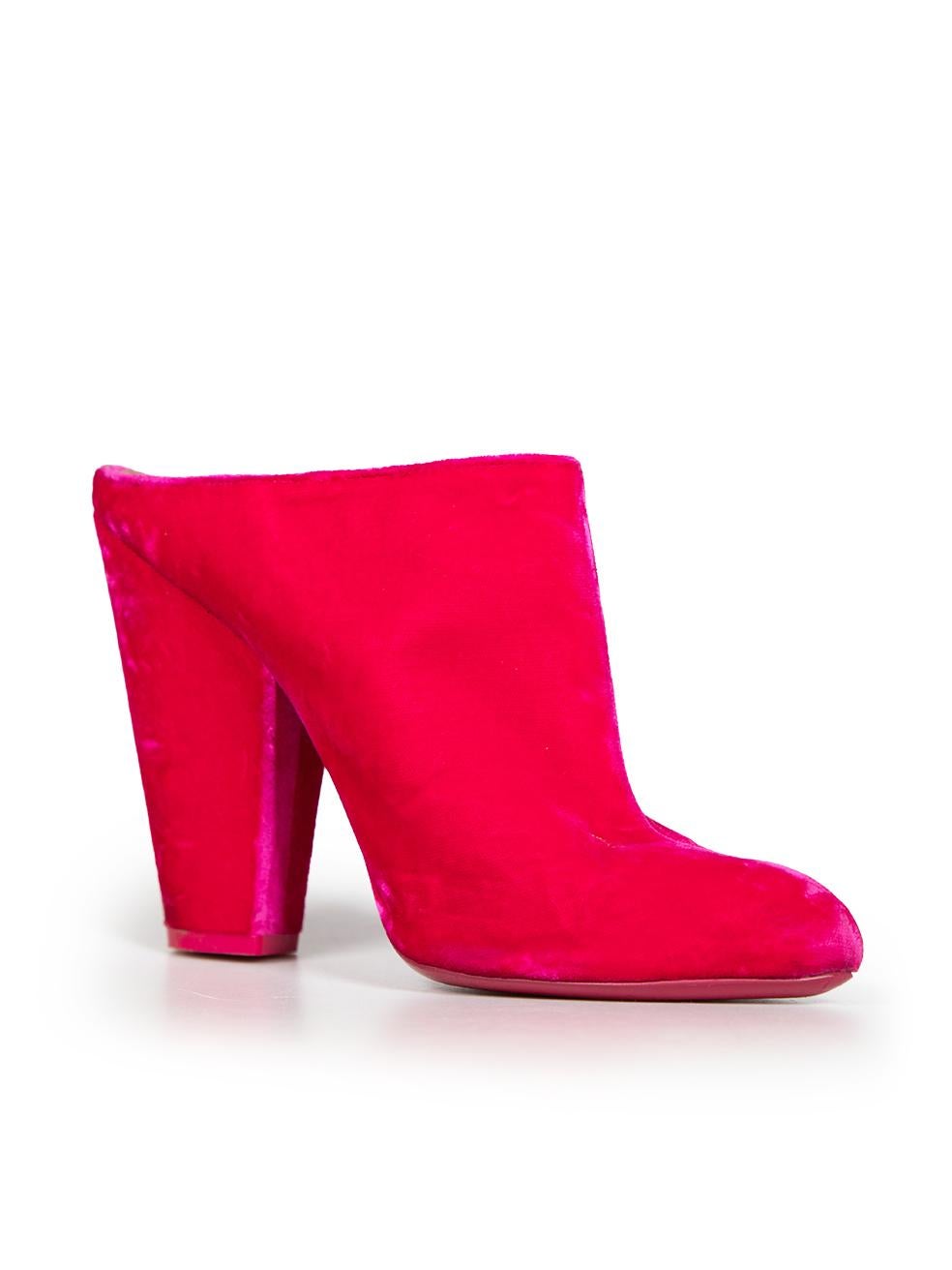 CONDITION is Very good. Minimal wear to the boots is evident, there is light discolouration on the front tips and the heels on both shoes on this used Givenchy designer resale item.
 
 Details
 
 
 Pink
 
 Velvet
 
 Mules
 
 Almond toe
 
 Block