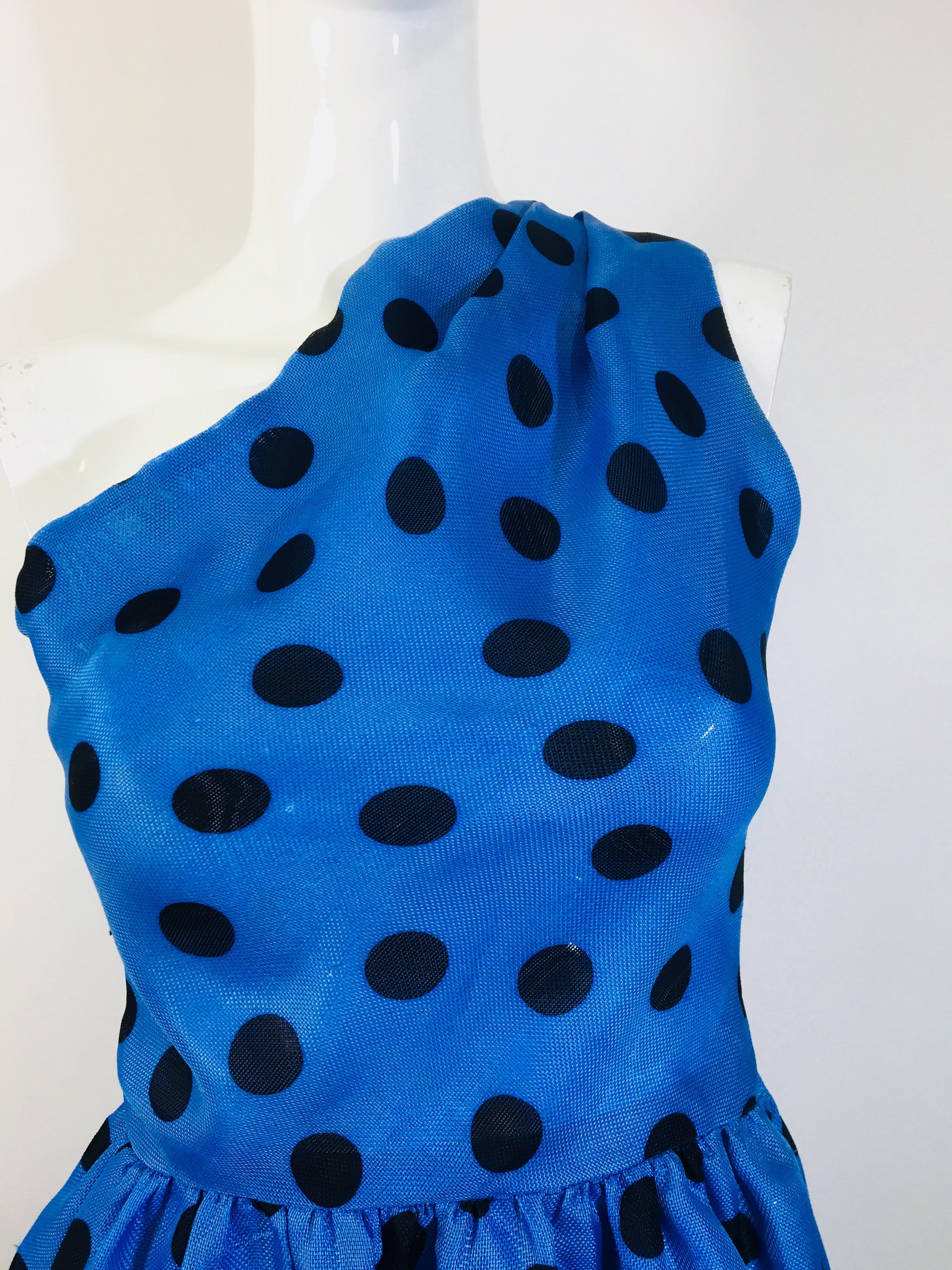 Givenchy Couture Blue and Black Polka Dotted One Shoulder, Knee-Length Dress.
97% Wool
3% Nylon 
Lining - 100% Acetato
Size 38 - Made In France
