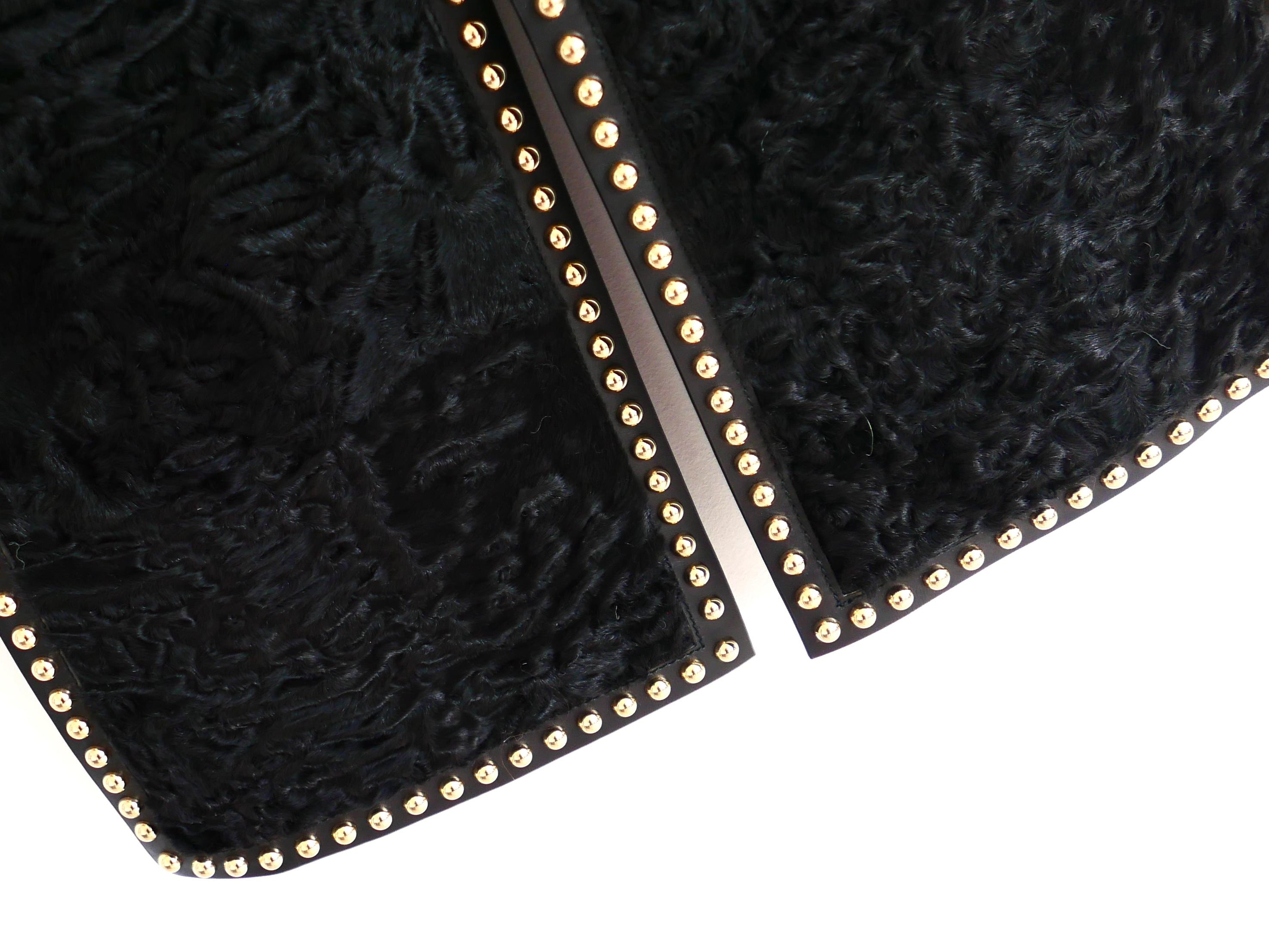 Donna Givenchy Pre-Fall 2015 Gilet senza maniche in pelle borchiata, visone e astrakan in vendita