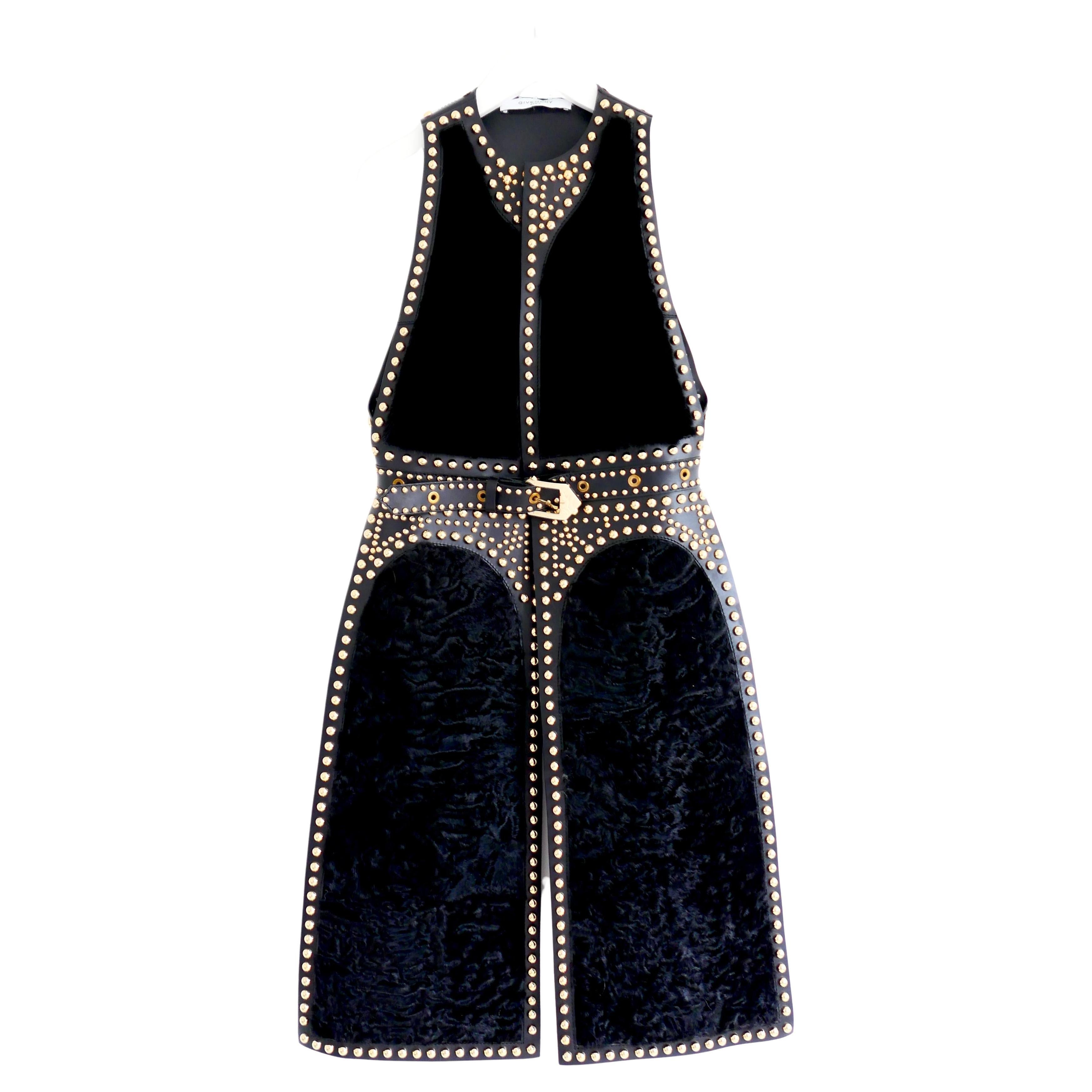 Givenchy Pre-Fall 2015 Gilet senza maniche in pelle borchiata, visone e astrakan in vendita
