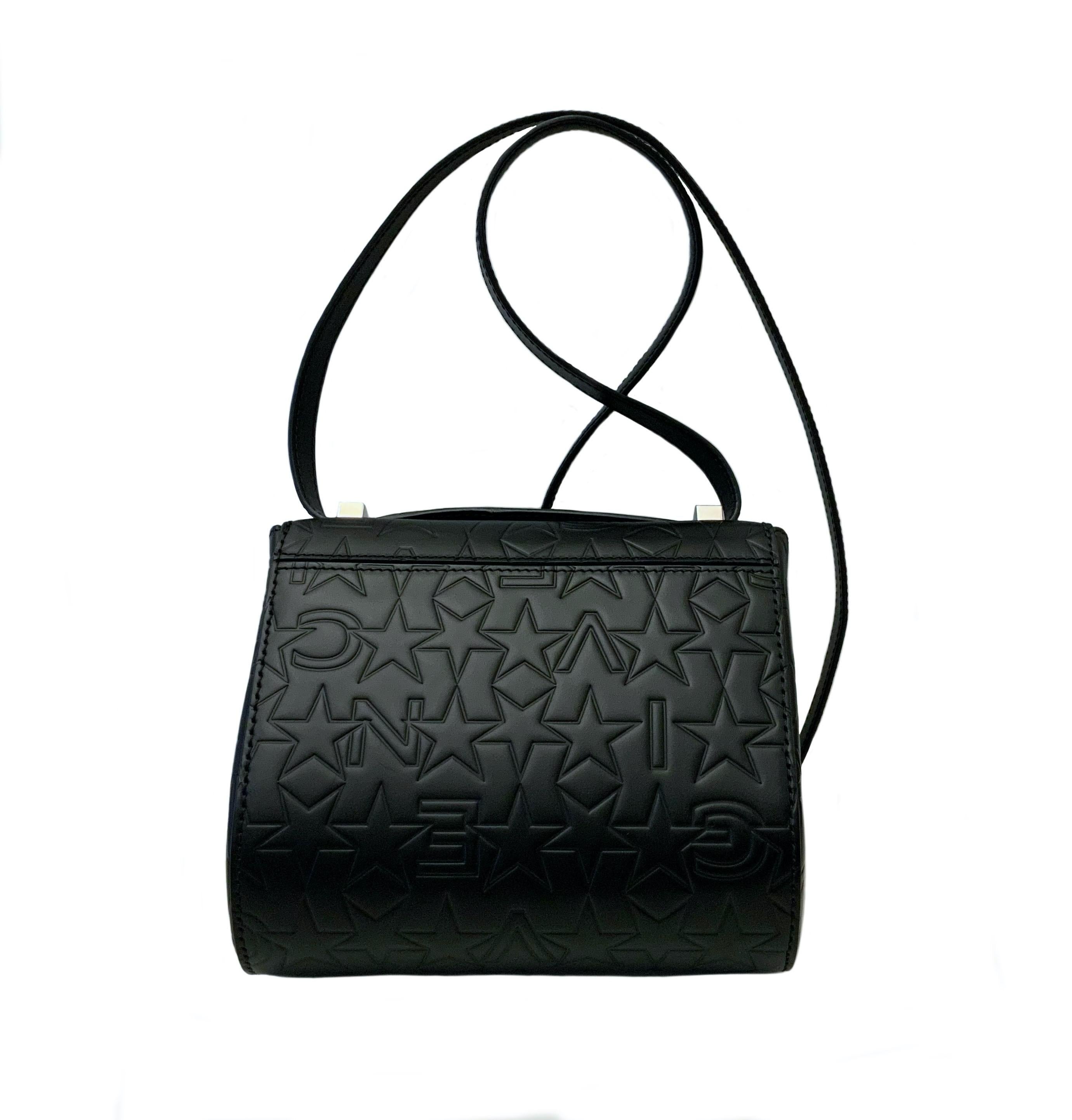Givenchy Pre-Fall 2016 gestempelte Givenchy Logo Pandora Box Minaudiere Tasche (Schwarz)