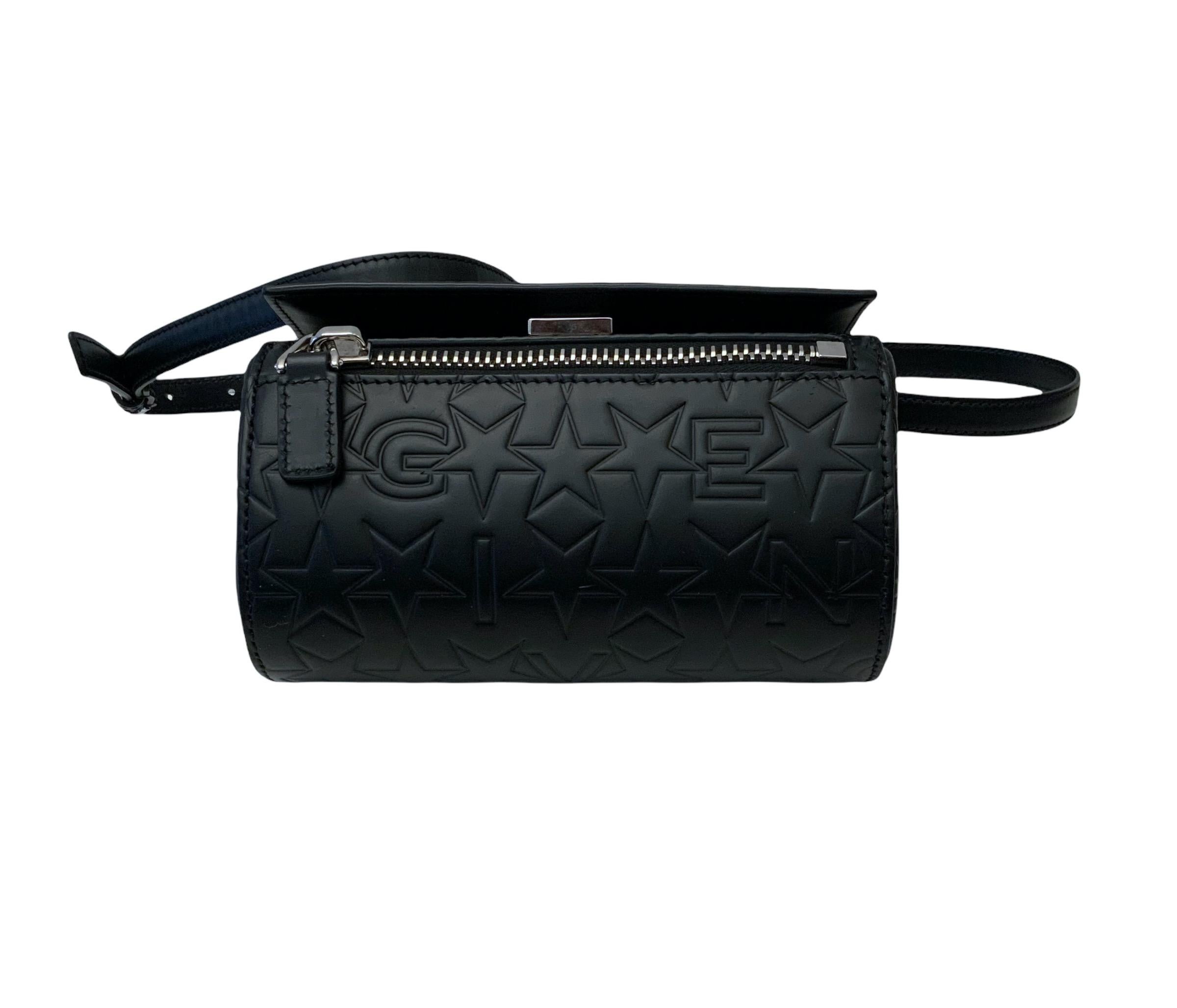 Givenchy Pre-Fall 2016 gestempelte Givenchy Logo Pandora Box Minaudiere Tasche im Zustand „Hervorragend“ in Geneva, CH