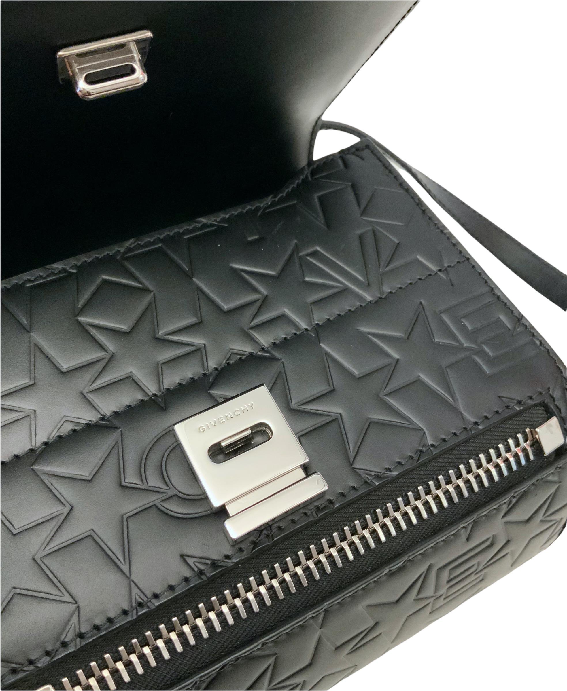 Givenchy Pre-Fall 2016 gestempelte Givenchy Logo Pandora Box Minaudiere Tasche 1