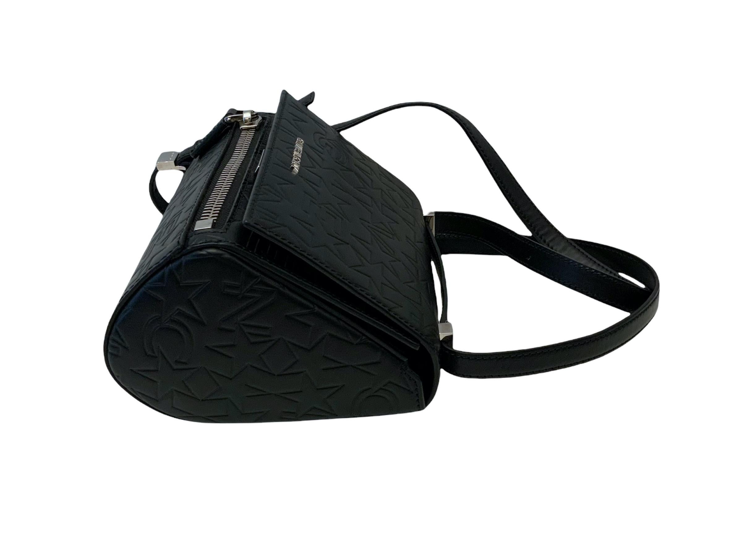 Givenchy Pre-Fall 2016 gestempelte Givenchy Logo Pandora Box Minaudiere Tasche 2