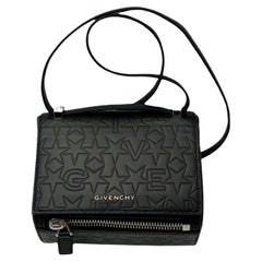 Givenchy Pre-Fall 2016 gestempelte Givenchy Logo Pandora Box Minaudiere Tasche