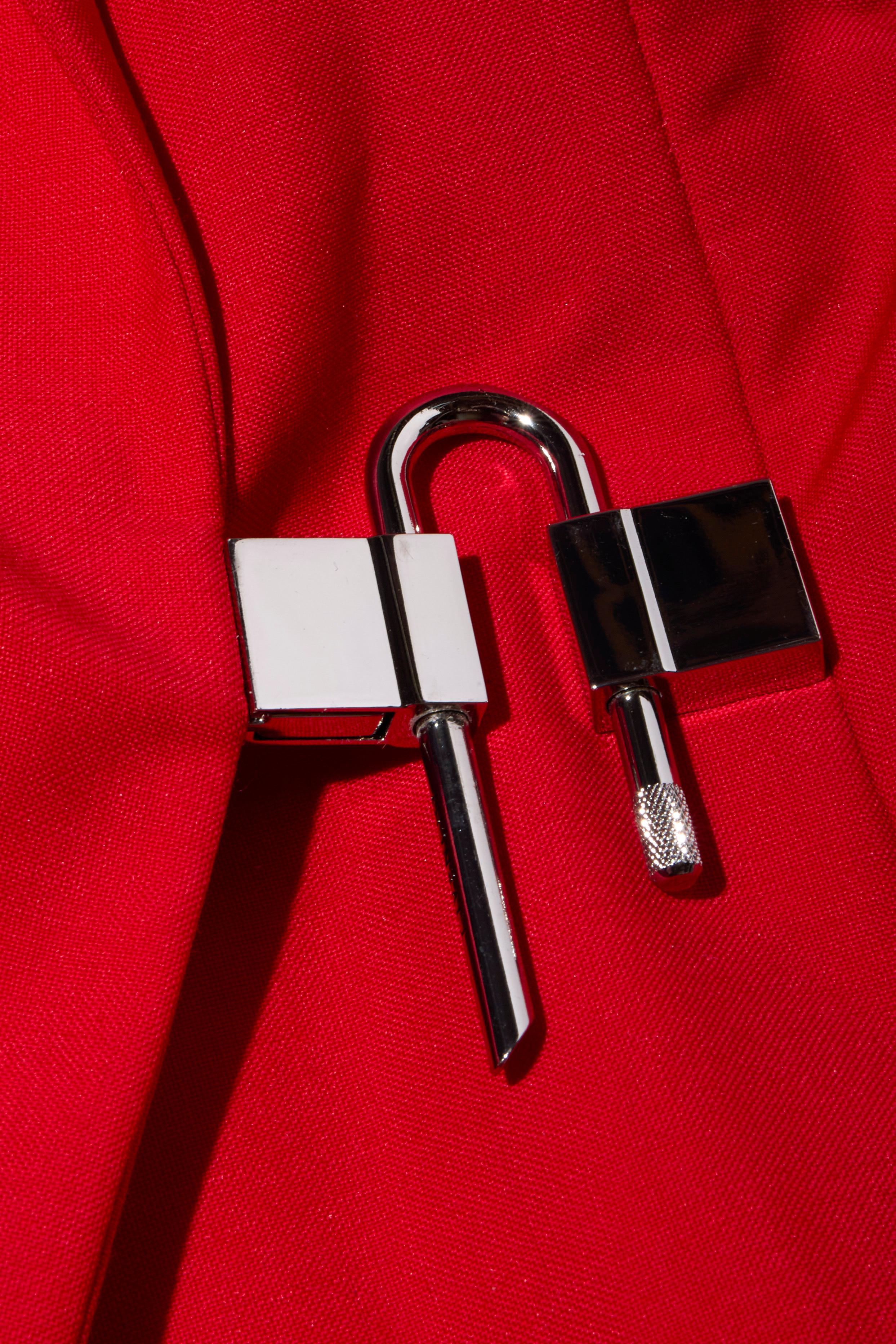Robe portefeuille à cadenas en laine et mohair rouge Givenchy Pre-Fall 2018, IT 40 en vente 1