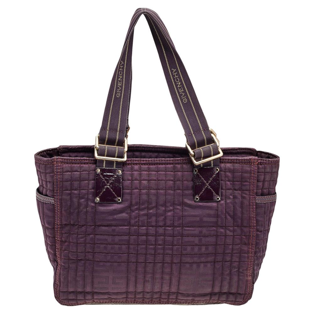 Made with signature fabric and patent leather, this tote makes an impressive addition to any stylish ensemble. It has two handles and a spacious interior for your needs. Carry it with style and this Givenchy piece will surely fetch you many second