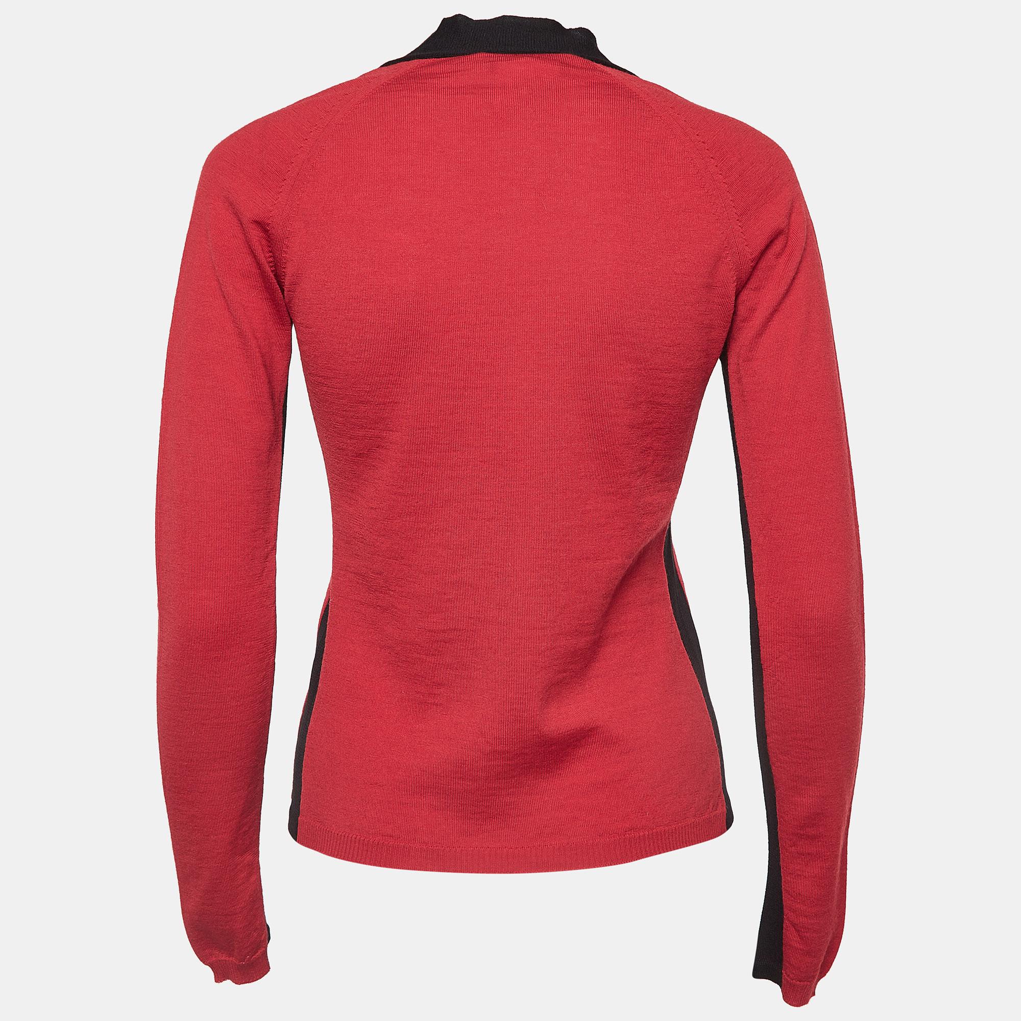 Que ce soit pour des sorties décontractées entre amis ou pour se prélasser, ce sweat-shirt est une pièce polyvalente et peut être stylisé de nombreuses façons. Il a été réalisé avec du tissu fin.