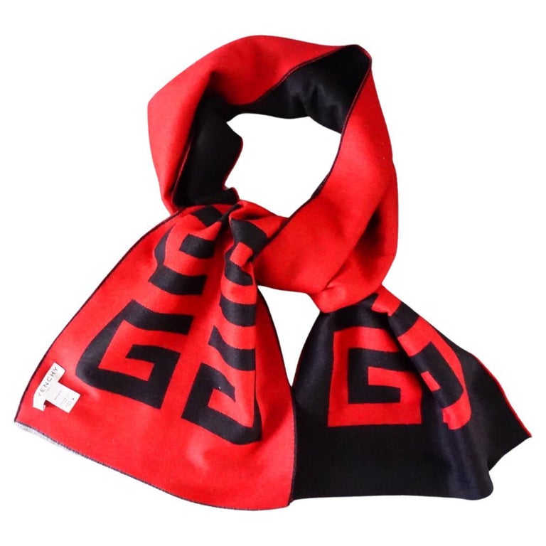 GIVENCHY Foulard double en laine mélangée rouge et noir avec logo  monogramme Classic Swirl BNWT En vente sur 1stDibs