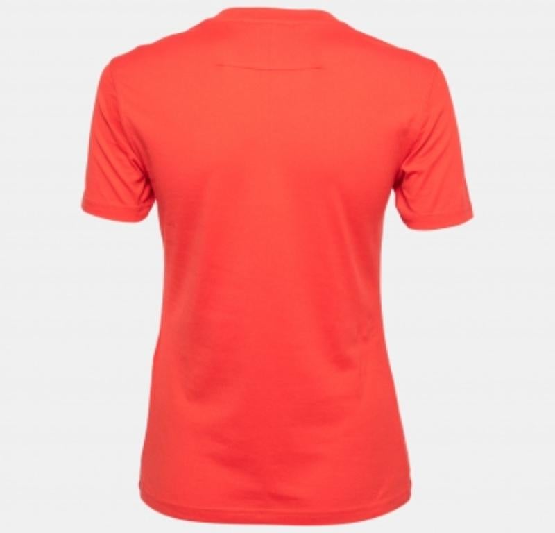 Givenchy vous propose un t-shirt simple rehaussé du logo emblématique de l'étoile sur le devant. Il a été confectionné en coton dans une teinte rouge et présente des manches courtes. Associez cette création à des baskets et à un pantalon en jean
