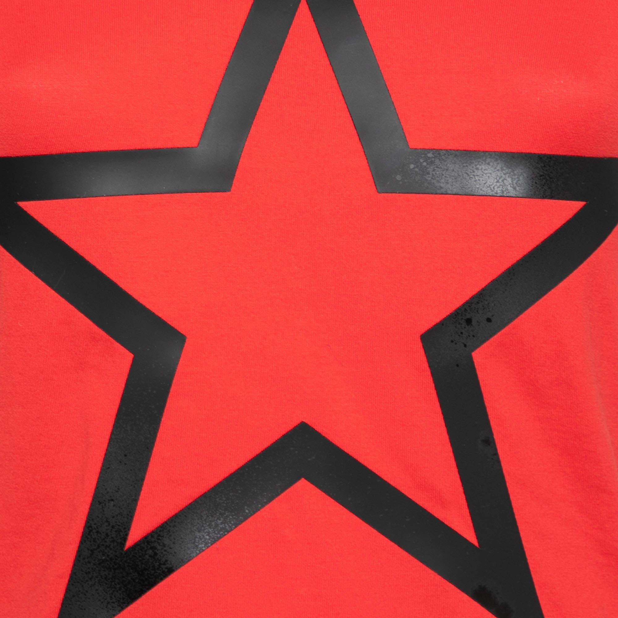 Givenchy Red Cotton Star Appliqued Short Sleeve T-Shirt S In Excellent Condition For Sale In Dubai, Al Qouz 2
