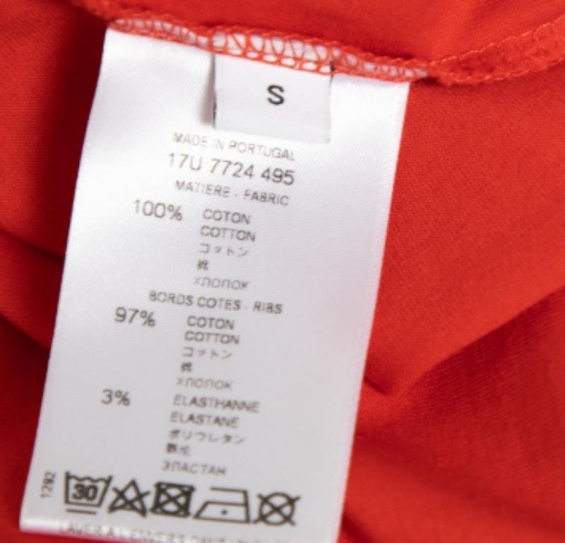 Givenchy Red Cotton Star Appliqued Short Sleeve T-Shirt S Excellent état - En vente à Dubai, Al Qouz 2