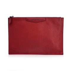 Givenchy Antigona pochette-pochette à fermeture éclair en cuir rouge