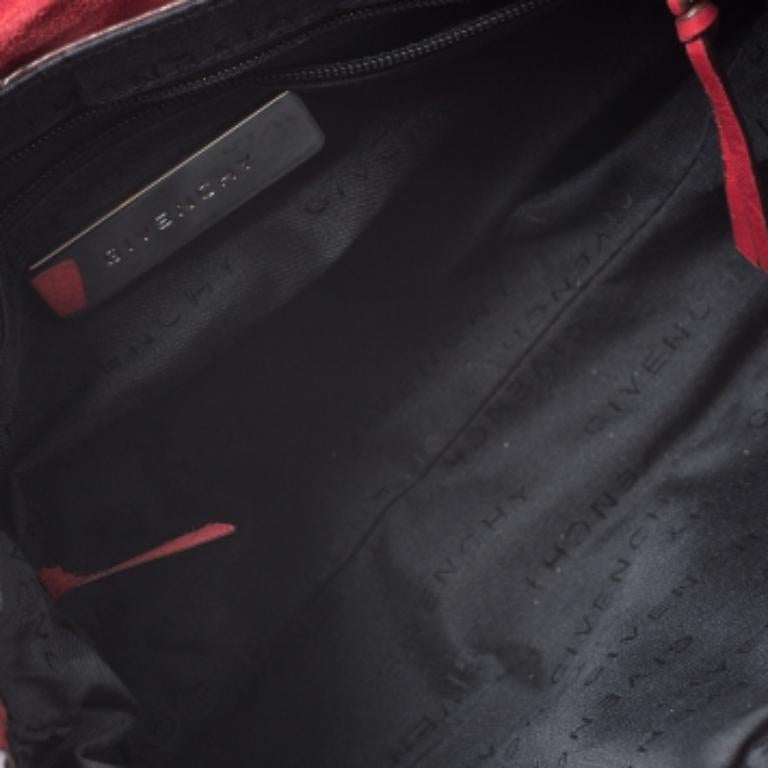 Givenchy - Sac à bandoulière en cuir rouge avec logo en vente 3