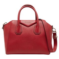 Givenchy - Petite sacoche Antigona en cuir rouge