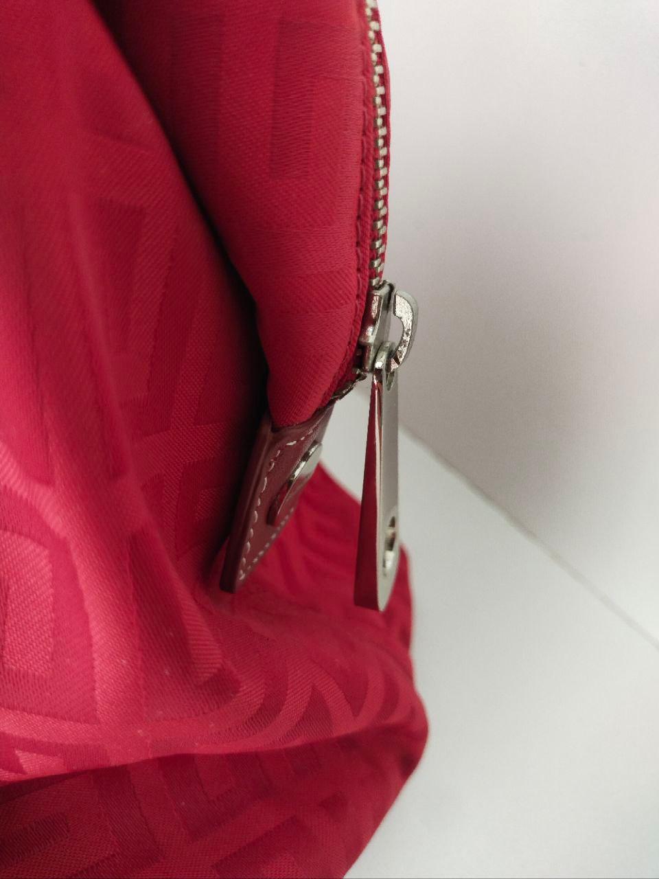 RED Monogrammierte Canvas-Logo-Handtasche von Givenchy im Angebot 11