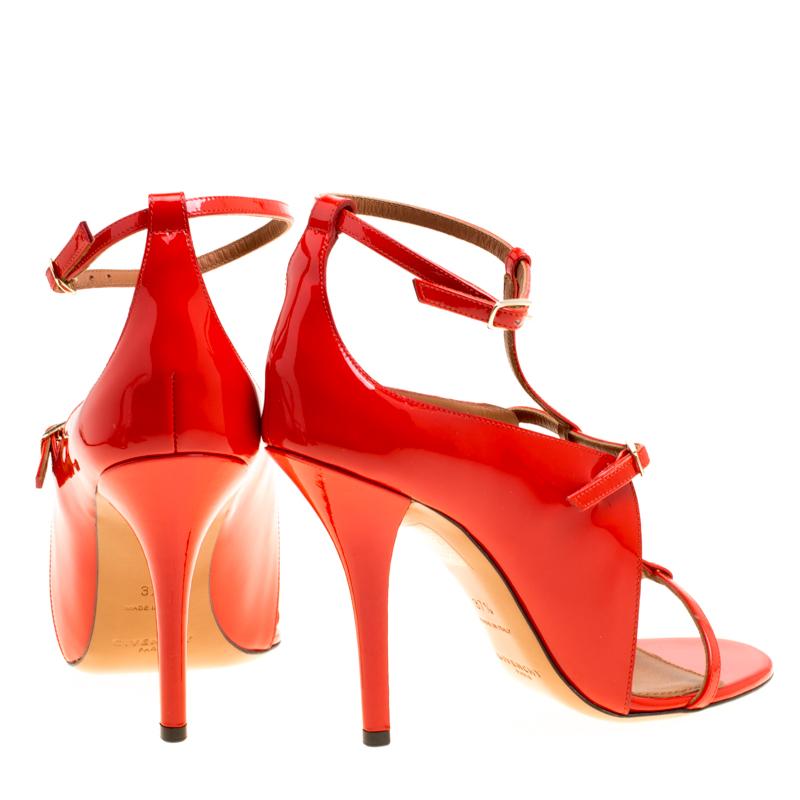 Givenchy Red Patent Leather T Strap Open Toe Sandals Size 37.5 In New Condition In Dubai, Al Qouz 2