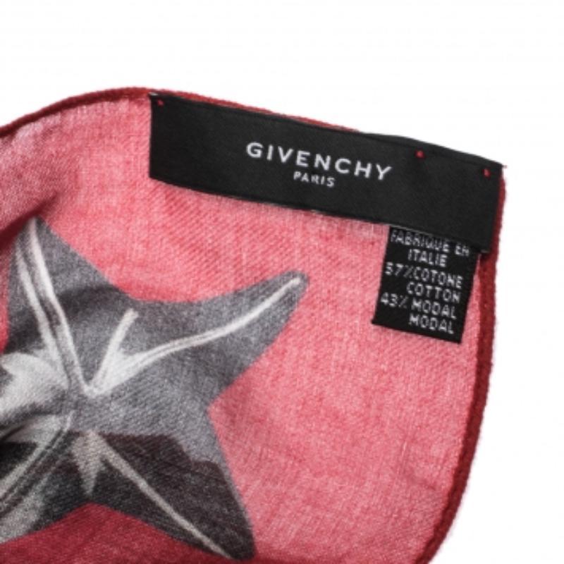 When you really love to accessorize then do not forget this casual, red scarf fabricated from a smooth cotton blend. Givenchy has designed this scarf with an interesting star print and the logo design.
