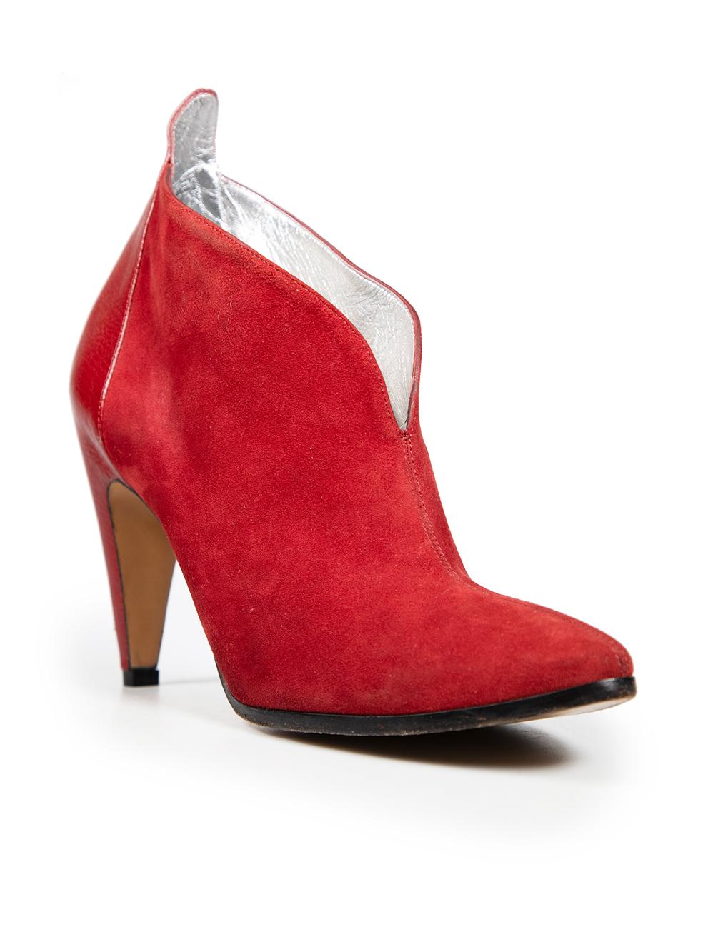 CONDITION is Good. Minor wear to the boots is evident. Abrasion to the heel, toe box and counter of both shoes. Abrasion to the right side of the right shoe on this used Givenchy designer resale item.
 
 
 
 Details
 
 
 Red
 
 Suede
 
 Pumps
 
