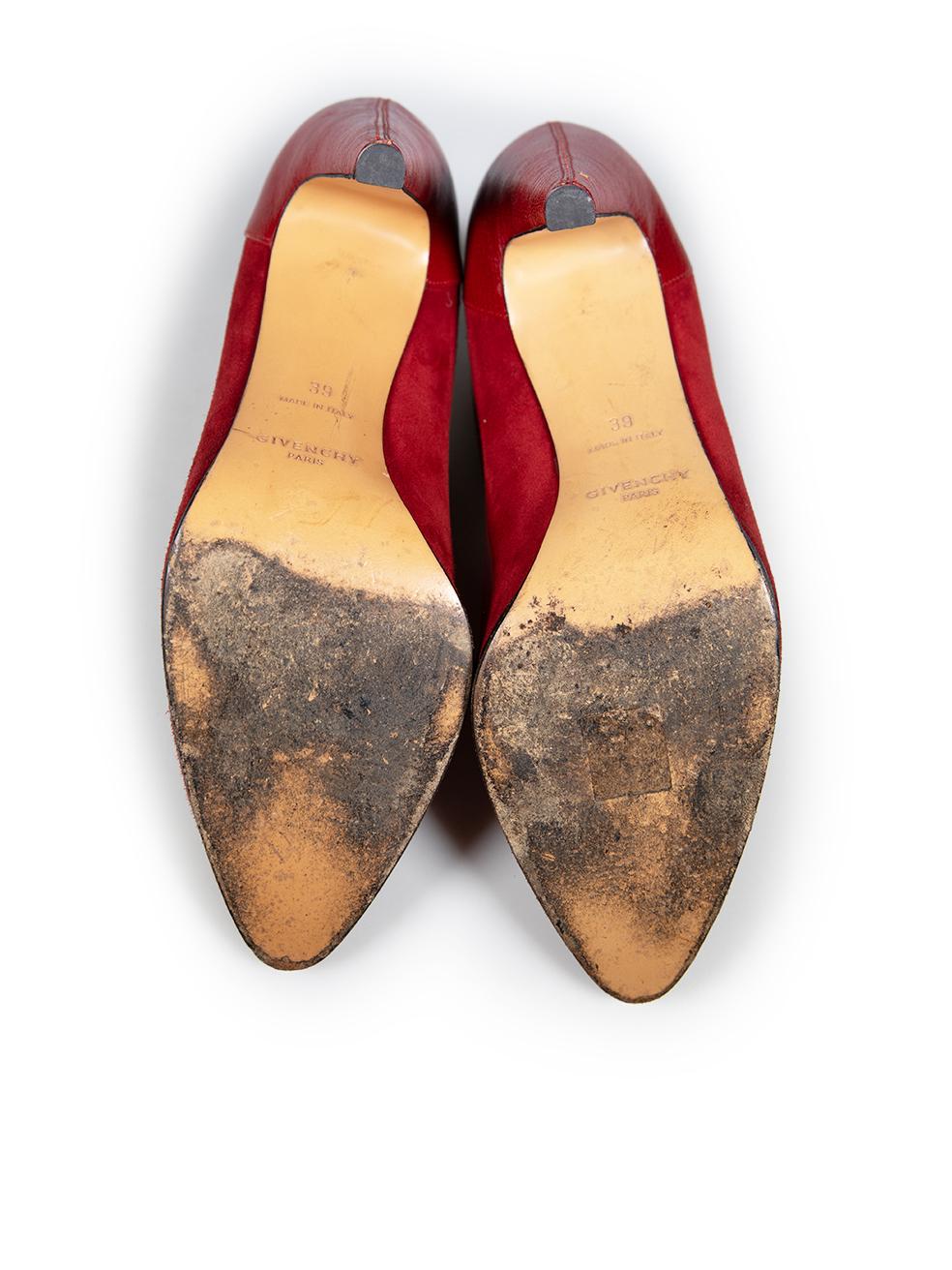Givenchy Rote Wildleder-Pumps mit Kragen Größe IT 39 Damen im Angebot