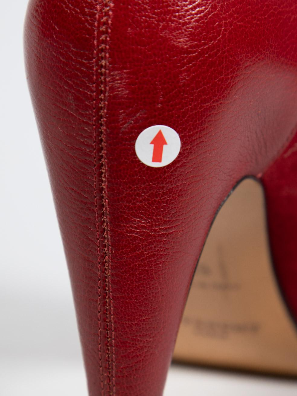 Givenchy Rote Wildleder-Pumps mit Kragen Größe IT 39 im Angebot 2