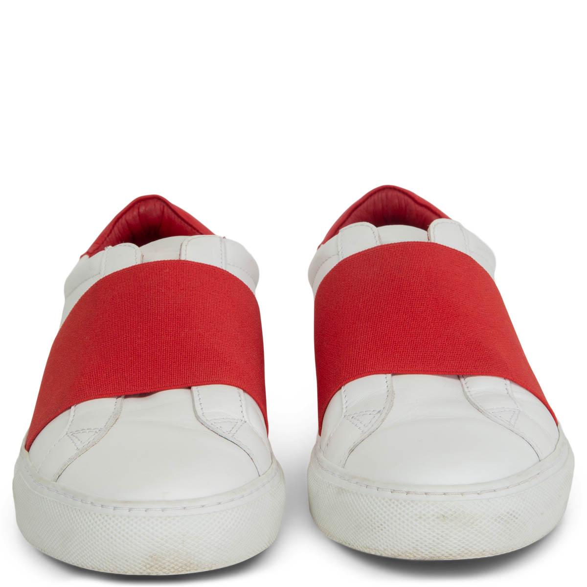 100% authentic Givenchy Urban Street low-top sneakers in white calfskin that are animated by a red elasticated strap. Gold-tone logo embossing at the heel. Red leather insole and white rubber sole. Have been worn and are in excellent condition.