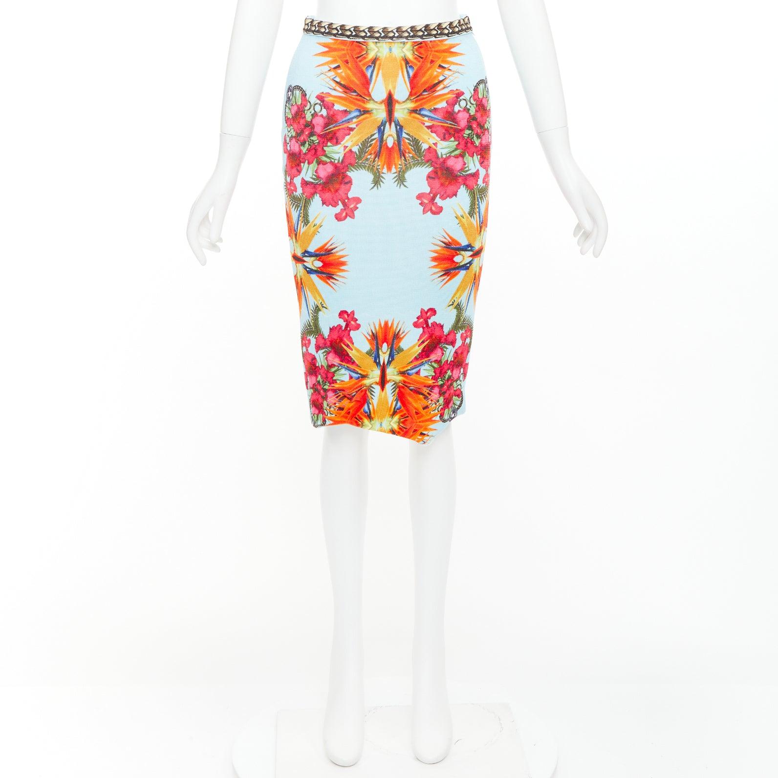 GIVENCHY Riccardo Tisci 2012 Gonna a tubino in tweed bouclè Birds of Paradise in vendita 4