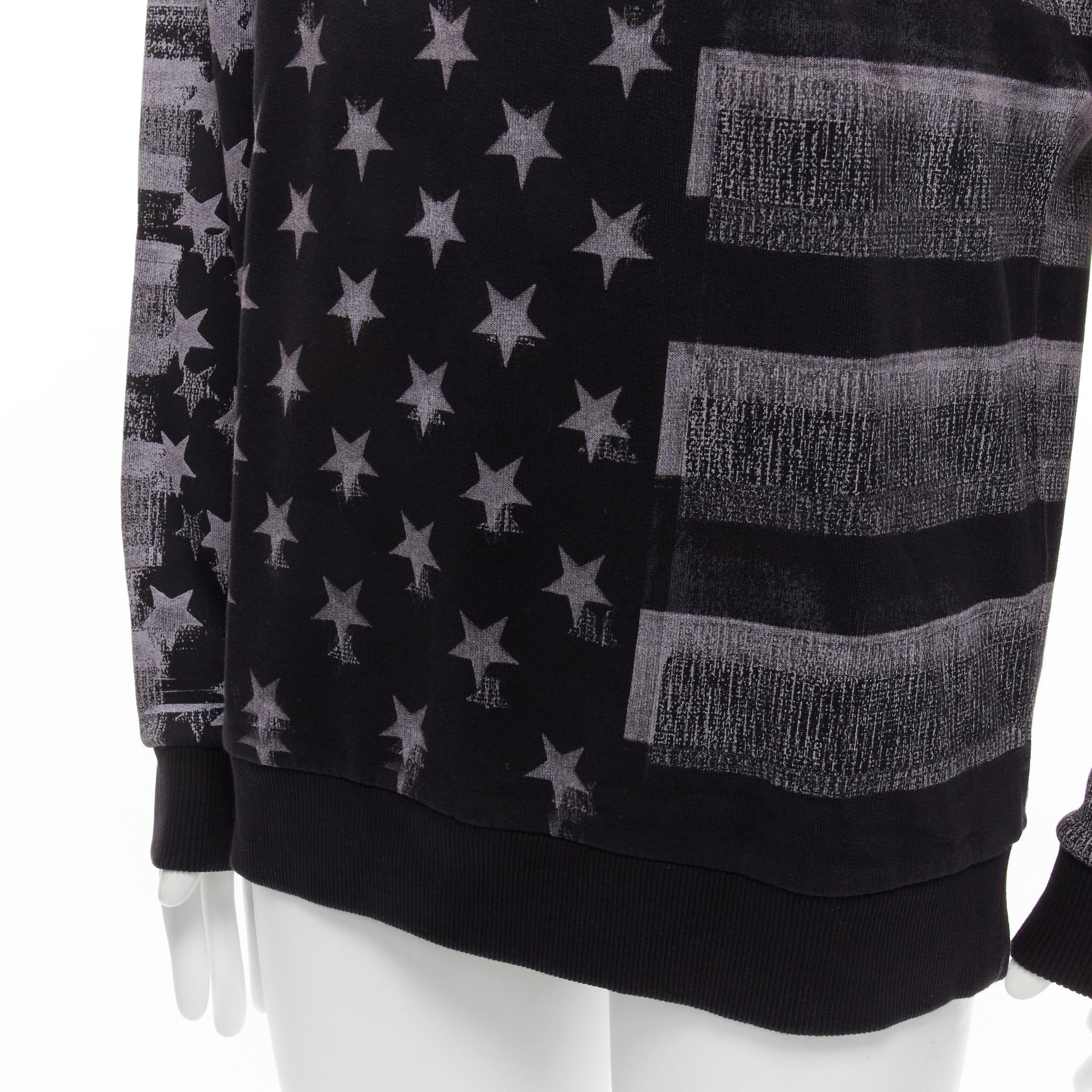 GIVENCHY Riccardo Tisci grey Americana flag distressed cotton crew sweater M
Reference: YNWG/A00111
Brand: Givenchy
Designer: Riccardo Tisci
Material: Cotton
Color: Black, Grey
Pattern: Photographic Print
Closure: Pullover
Made in: